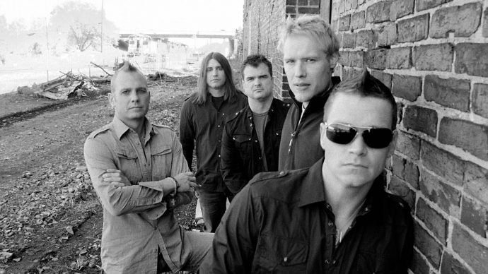 3 Doors Down — американская рок-группа, основанная в Escatawpa, Миссисипи, в 1994 году Брэдом Арнольдом