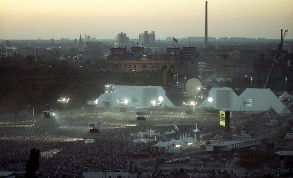 Роджер Уотерс на руинах Берлинской стены, самые неожиданные площадки для рок-концертов