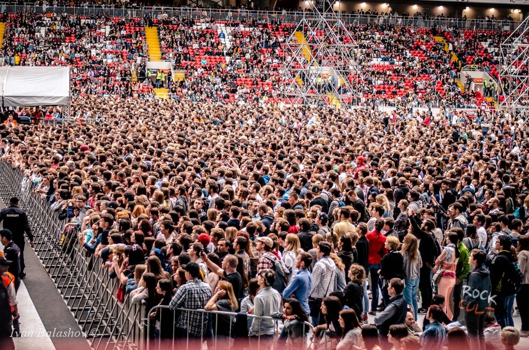 Sotwe live. Park Live Лужники. Park Live 2019 Лужники парк. Фан зона Лужники концерт. Парк лайв Лужники фан зона.