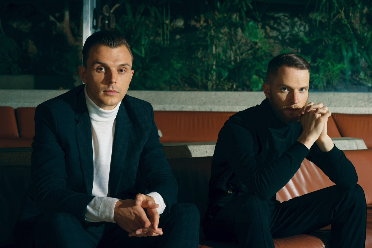 Hurts official. Группа hurts. Hurts 2015. Hurts 2022. Hurts 2021.