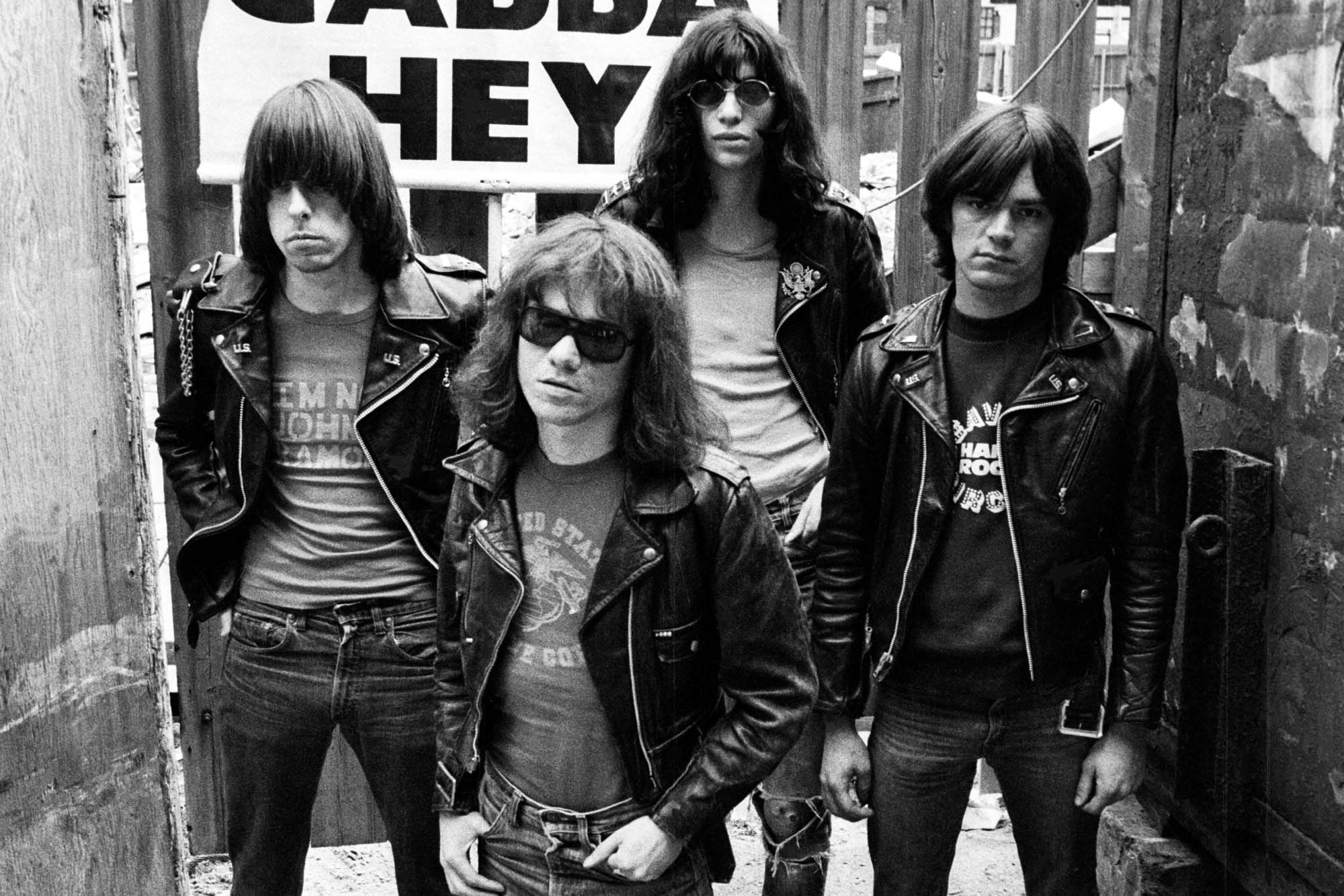 Топ зарубежного рок. Ramones. Ramones 1976. Ramones 70s. Ramones 1975.