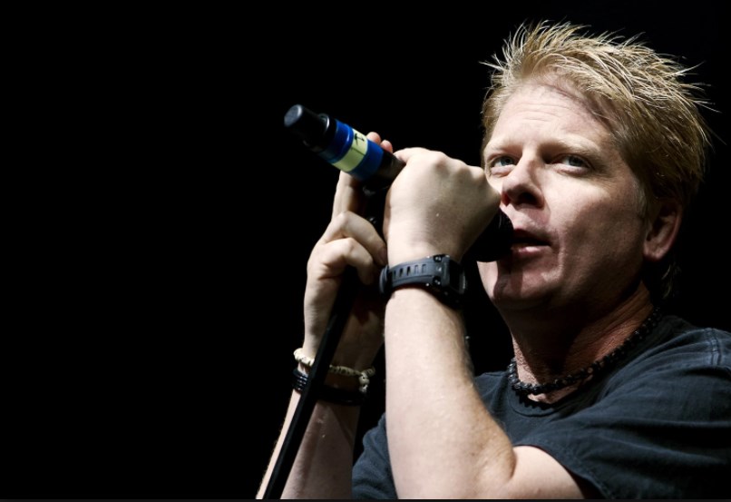 Вокалист The Offspring получил докторскую степень по молекулярной биологии