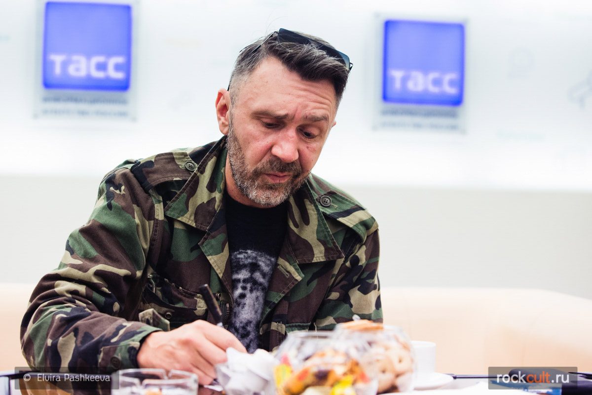 Сергей Шнуров: «Алкоголь – не такая уж необходимость, как воздух»