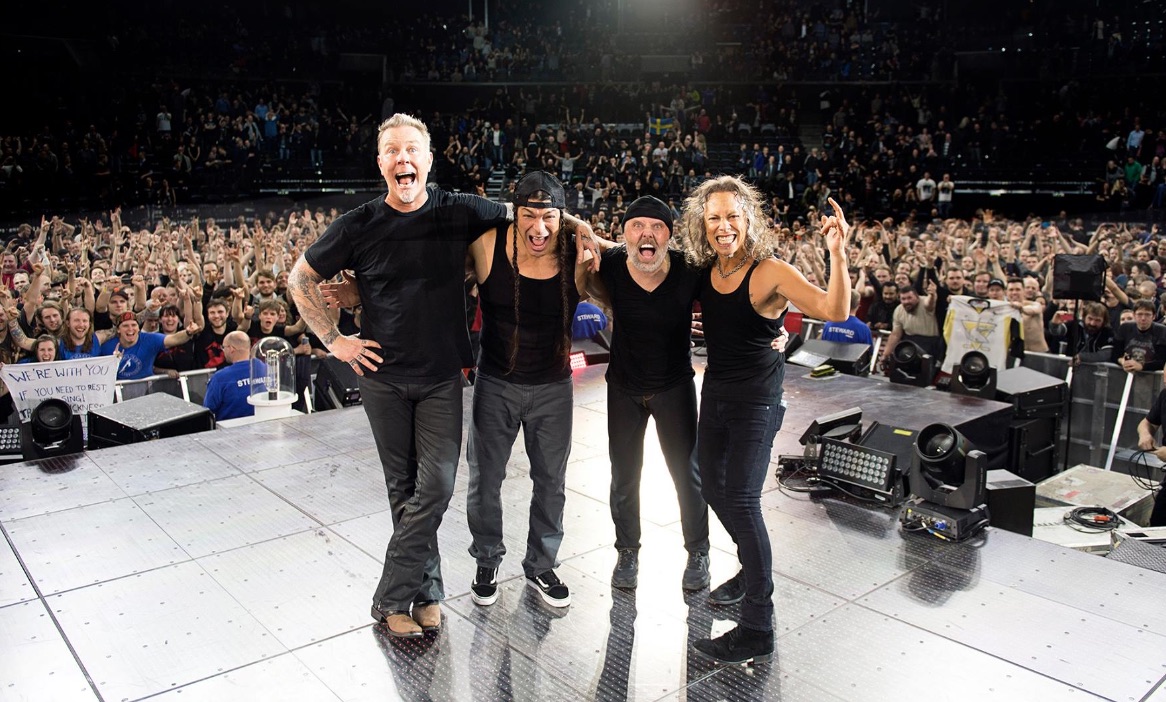 Премьер-министр Дании подарил президенту Индонезии бокс-сет Master of Puppets Metallica