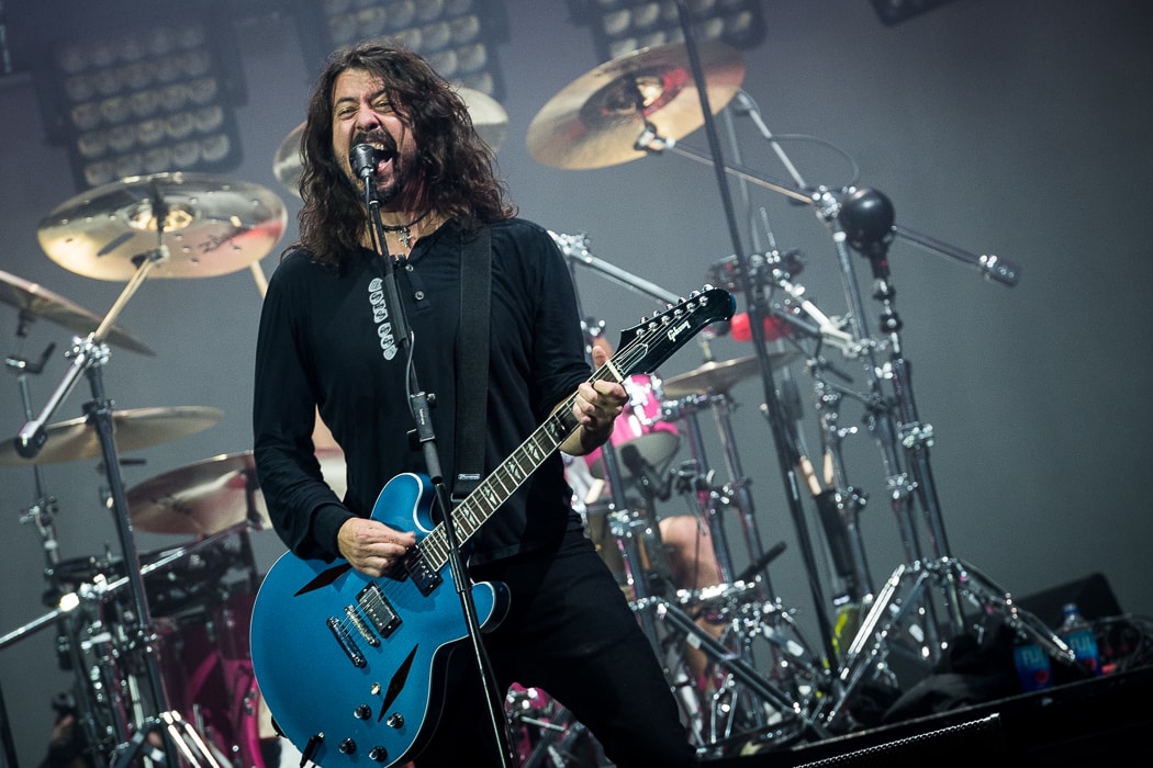 По требованию Foo Fighters стадион в Монтане проверили собаки