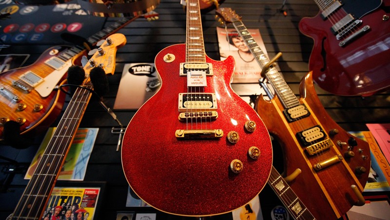 Компании Gibson нужно выплатить 500 миллионов долларов к лету