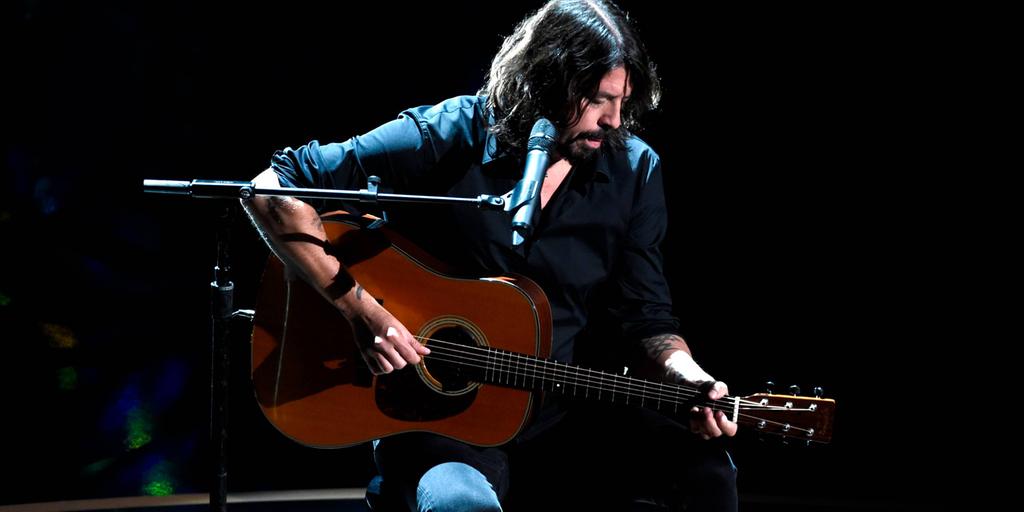 Фэнов Foo Fighters тревожат проблемы с голосом Дэйва Грола