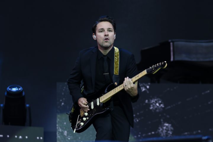 Гитариста Panic! At The Disco выгнали из группы за домогательства