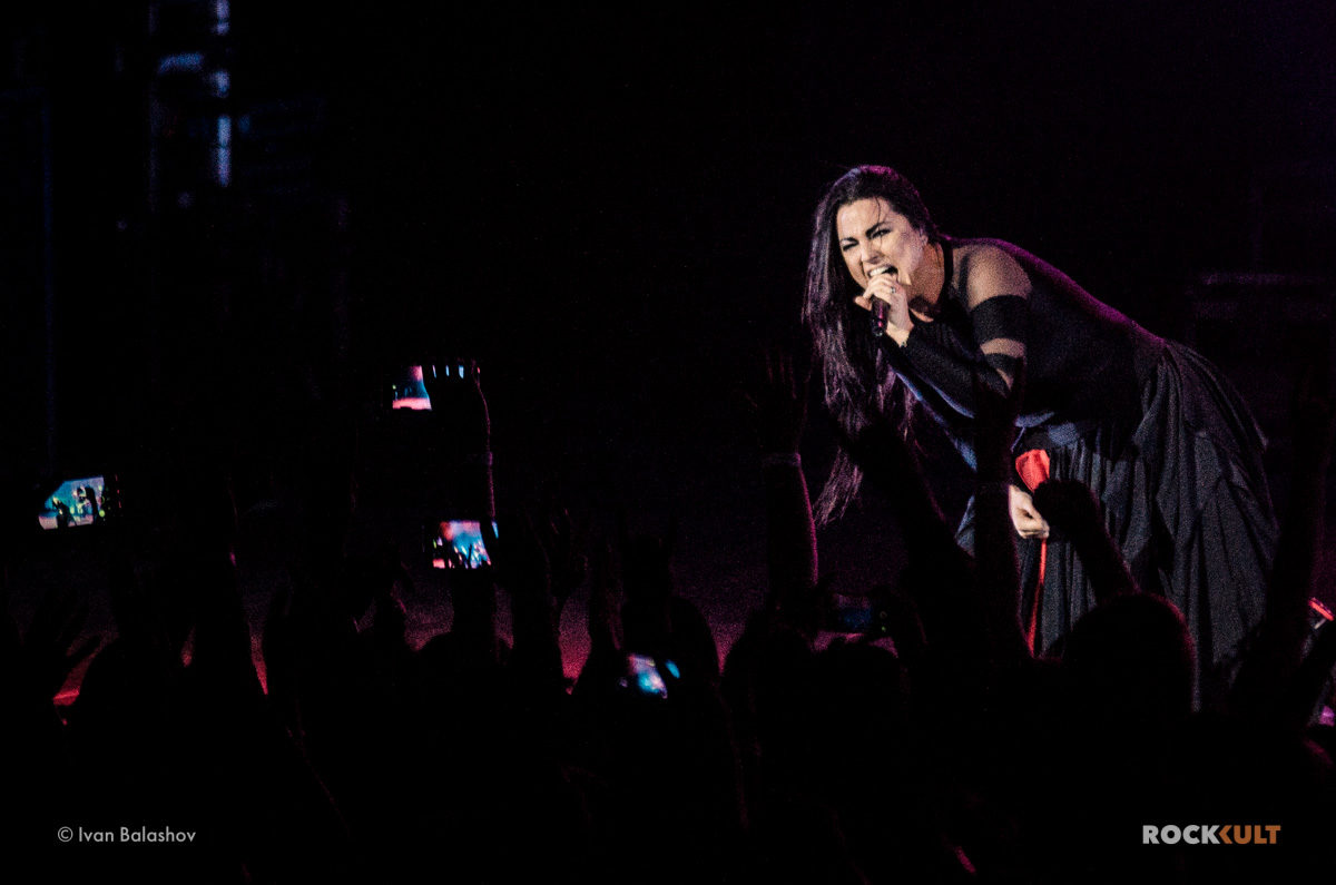 Зрители Knotfest в Мексике разгромили сцену Evanescence