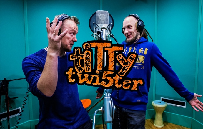 Titty Twi5ter