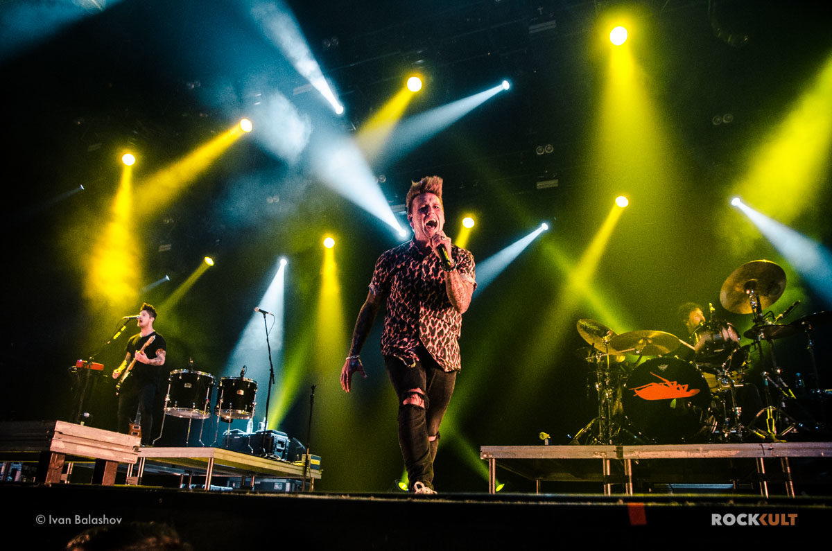 Papa Roach представили новый сингл Stand Up