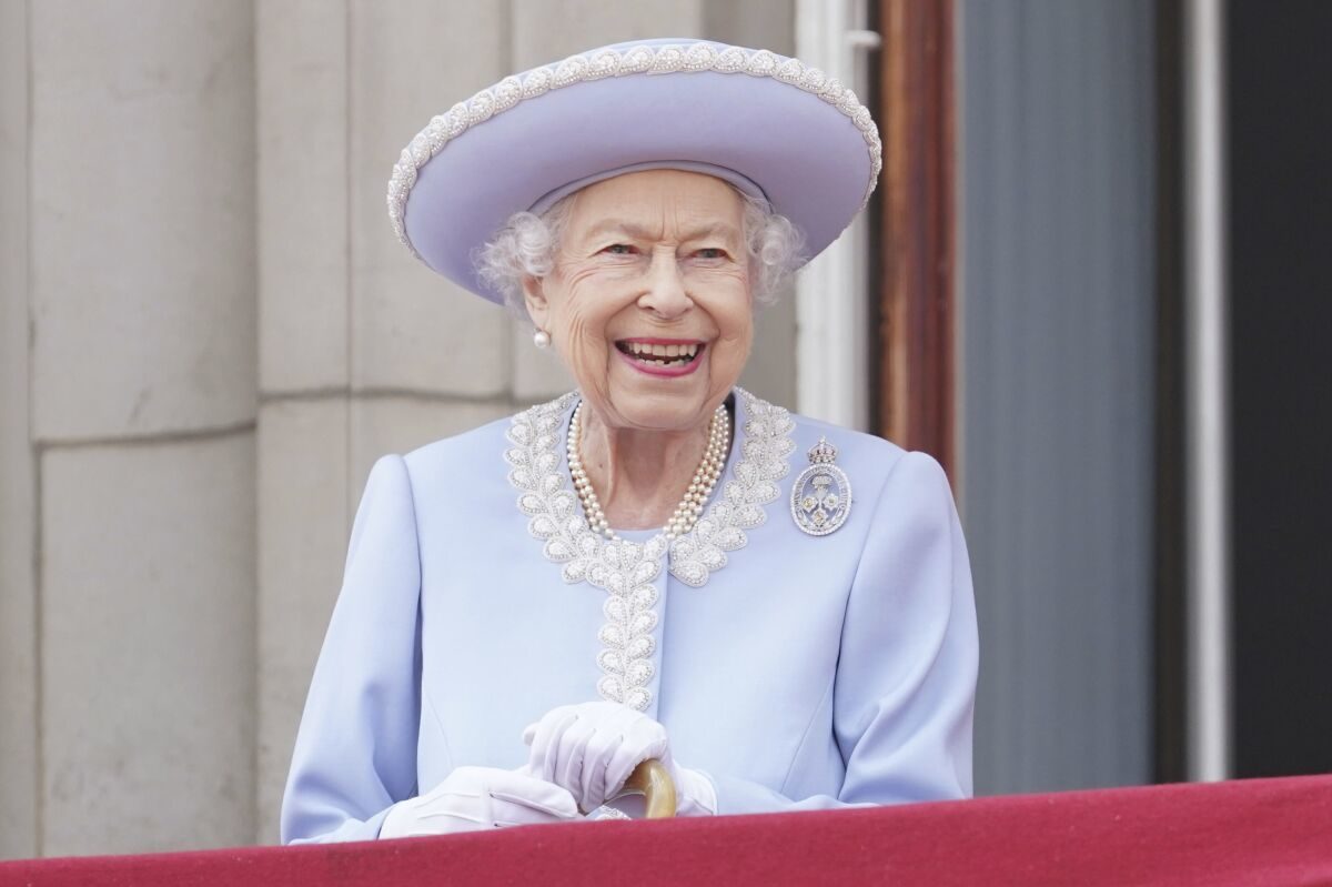 Queen is dead: песни о королеве Елизавете II