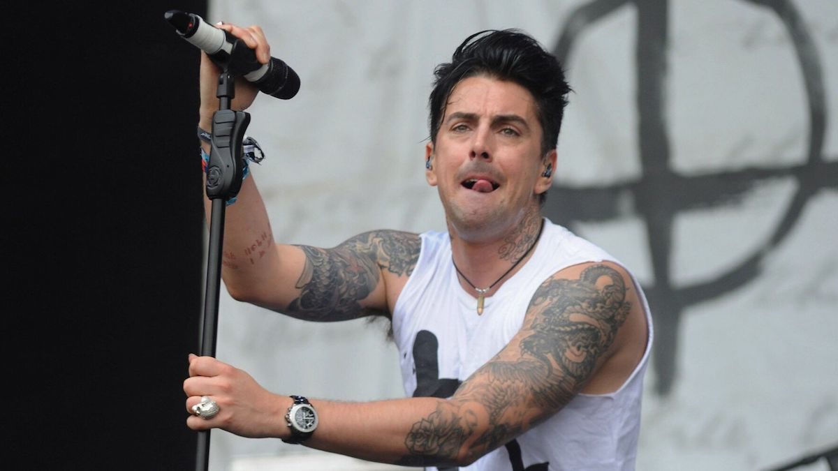 На экс-вокалиста Lostprophets совершено нападение в тюрьме